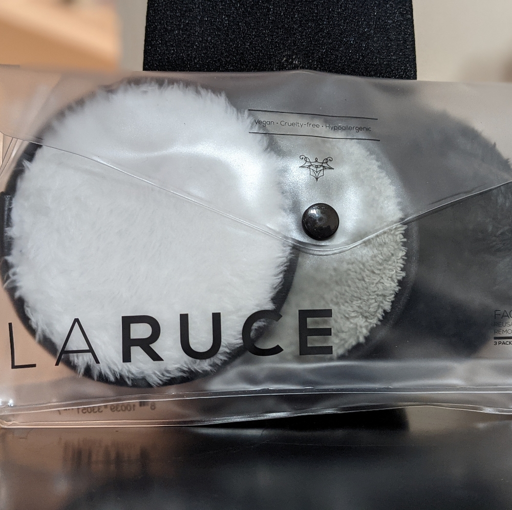 LARUCE BEAUTY | Face disk (makeup remover)